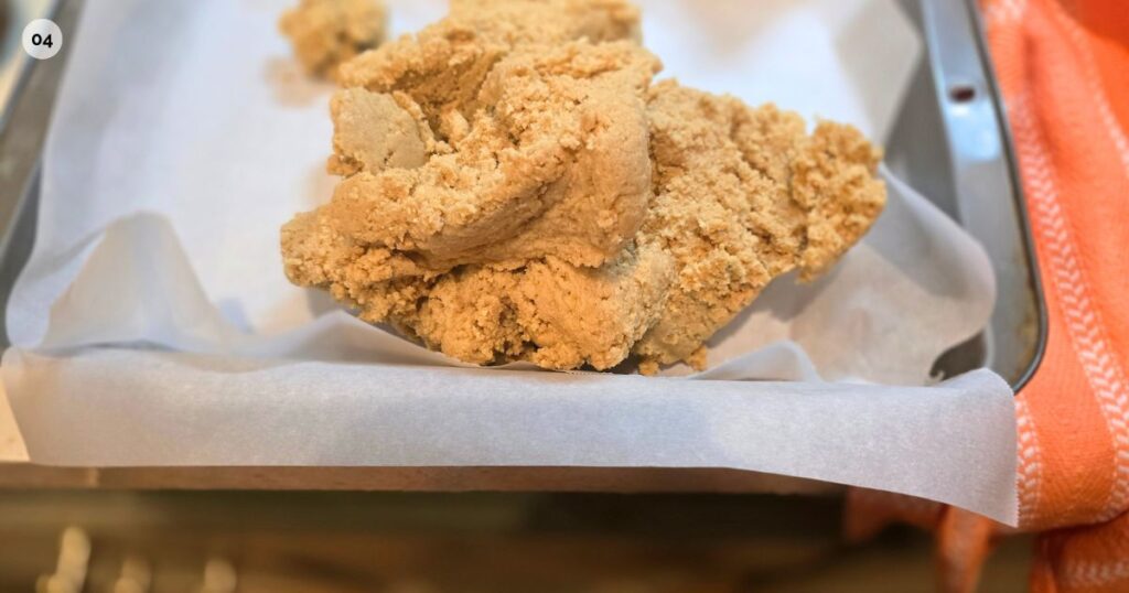 GOOEY S'MORES BAR RECIPE THIS IS AN IMAGE OF THE BASE LAYER IN A PAN