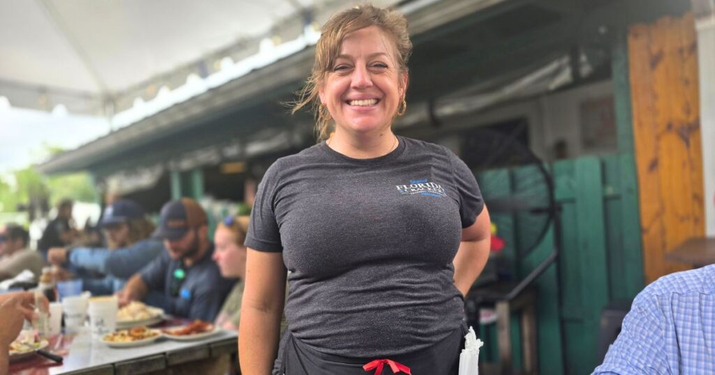 THIS IS AN IMAGE OF A SERVER AT THE FLORIDA CRACKERKITCHEN